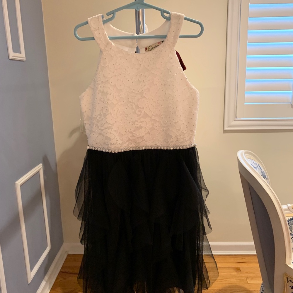 Girls black and white dress